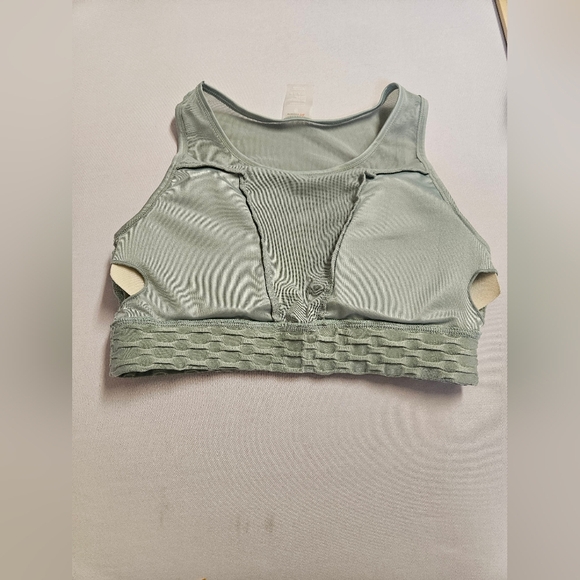 LA Society Size Med ,Sage Green Textured Sports Bra - Picture 7 of 8